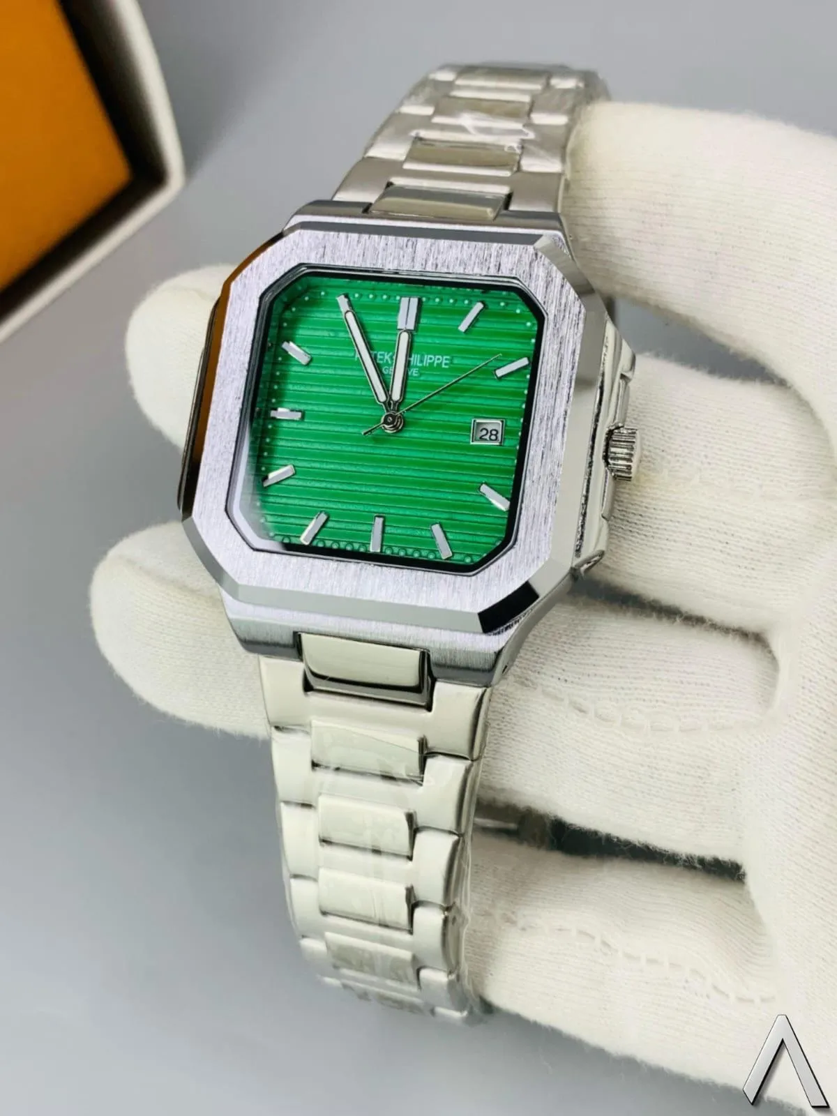 Patek-Philippe-Cubitus-Green-Dial