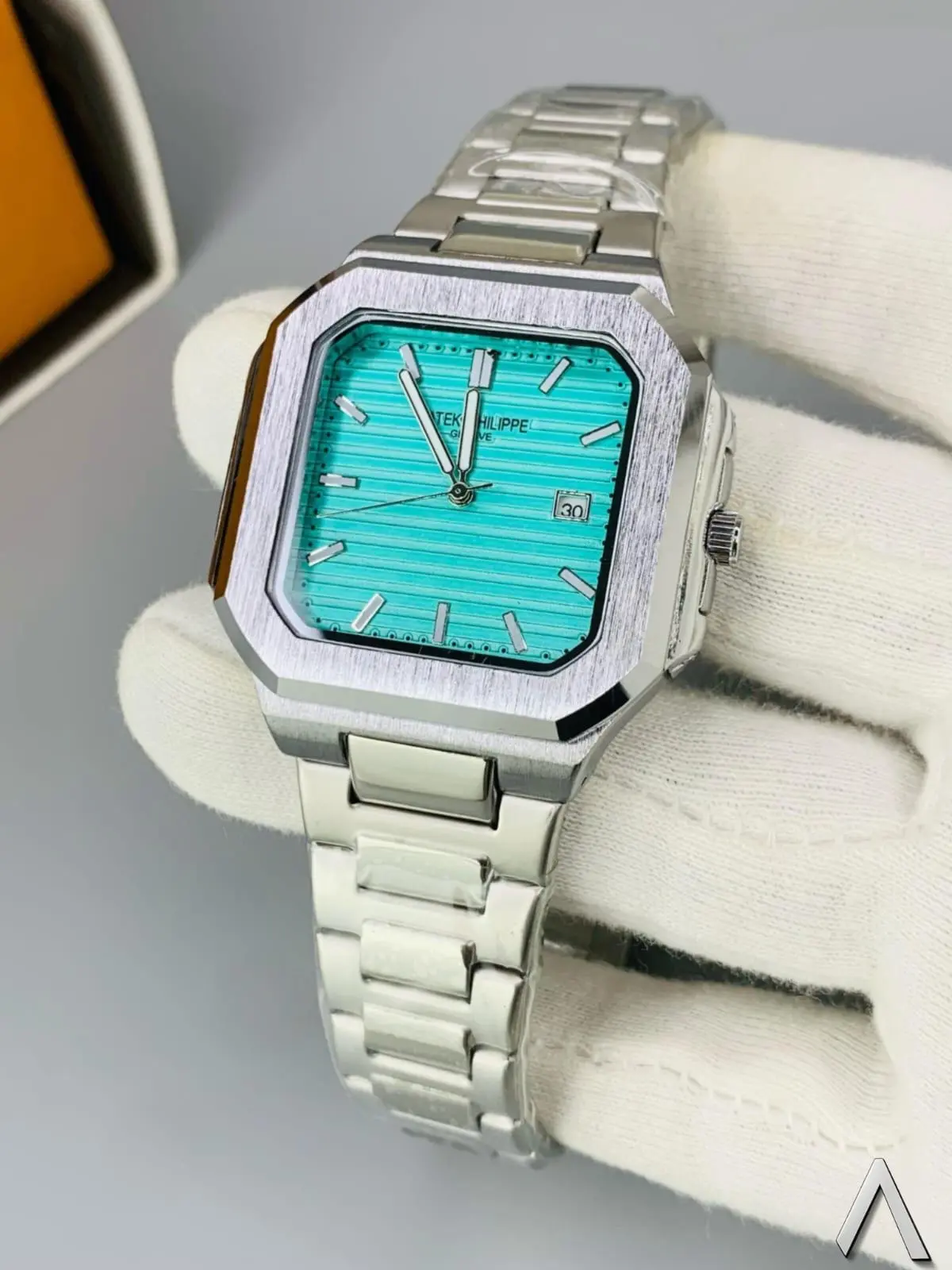 Patek-Philippe-Cubitus-Tiffany-Blue